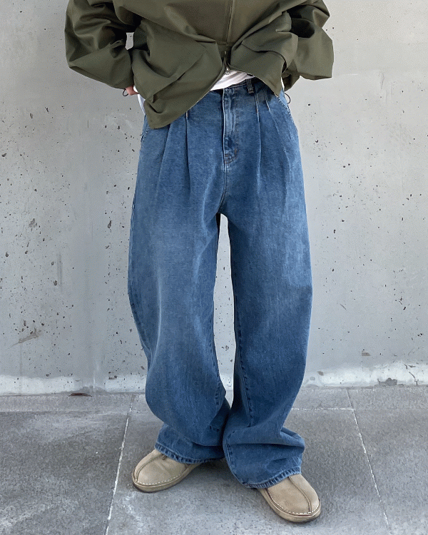 Basic two-tuck jeans